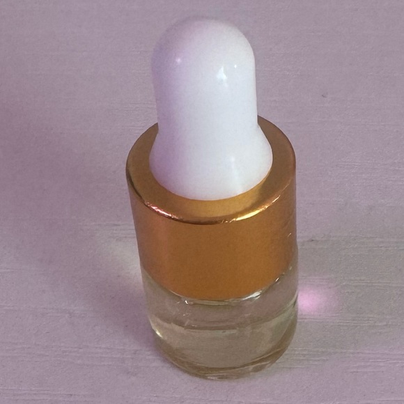 25, 1ml Gold Mini Screw Cap Glass Bottle For Essential Oils Travel Size Bottle - Picture 4 of 4